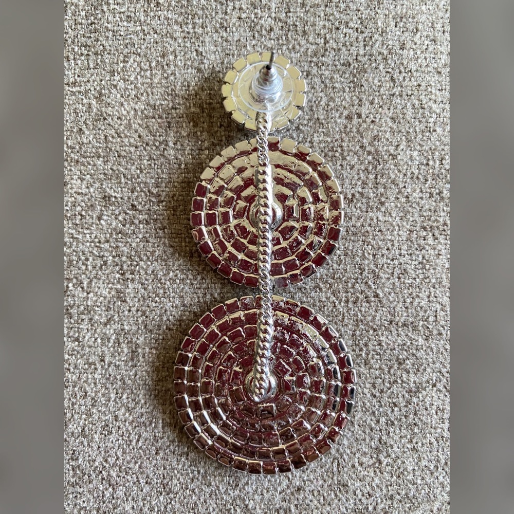 🌸 Gold Drop Dangle Earrings - Picture 3 of 3
